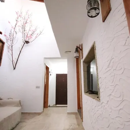 Dani House * غراناديا دي أبونا